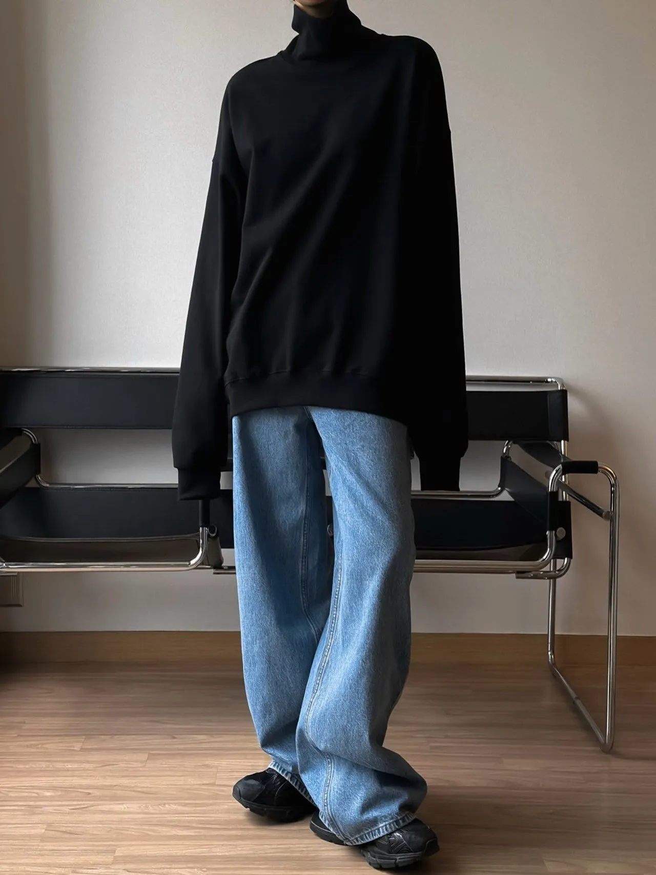OVERSIZED TURTLENECK SWEATSHIRT