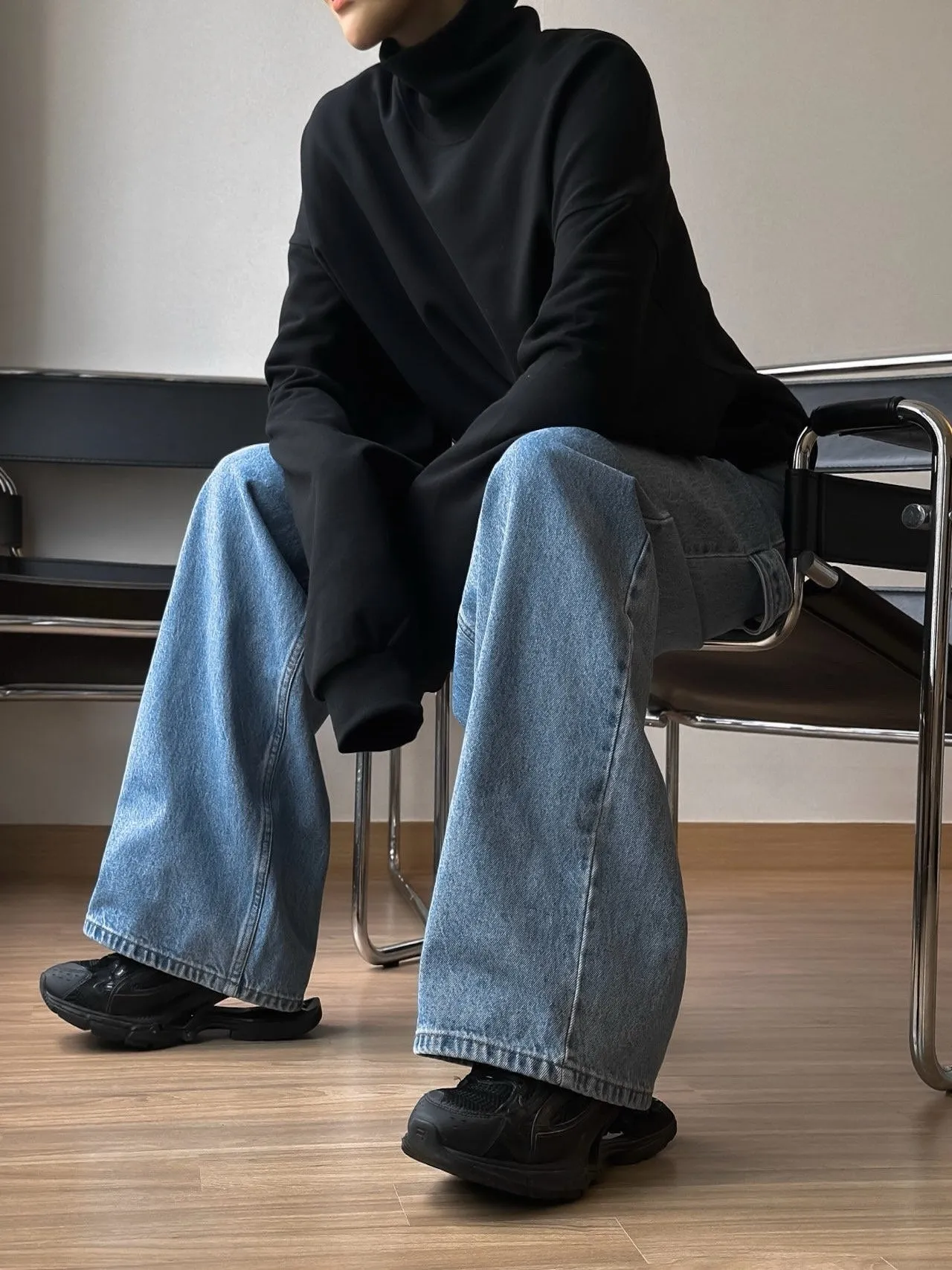 OVERSIZED TURTLENECK SWEATSHIRT
