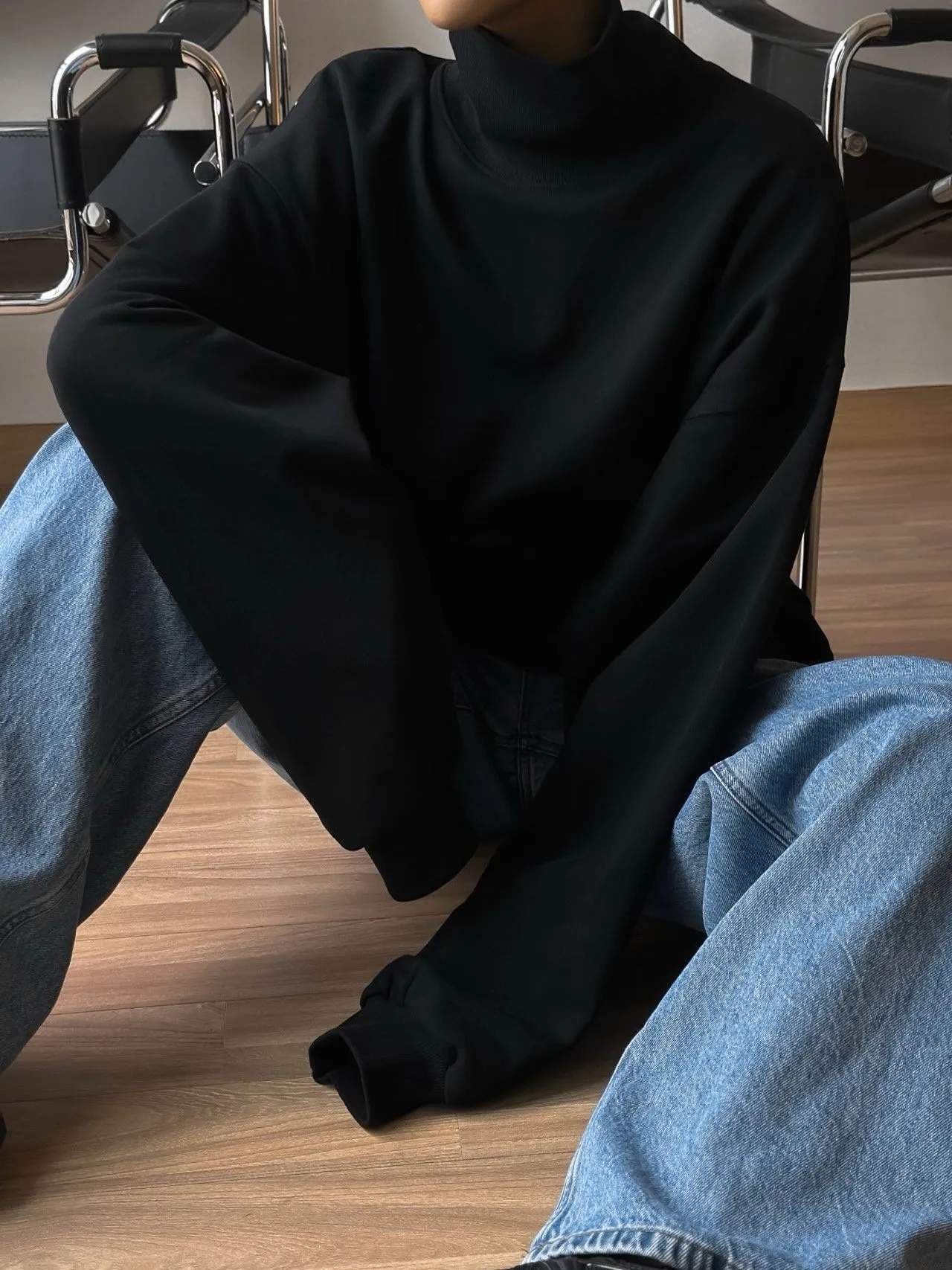 OVERSIZED TURTLENECK SWEATSHIRT